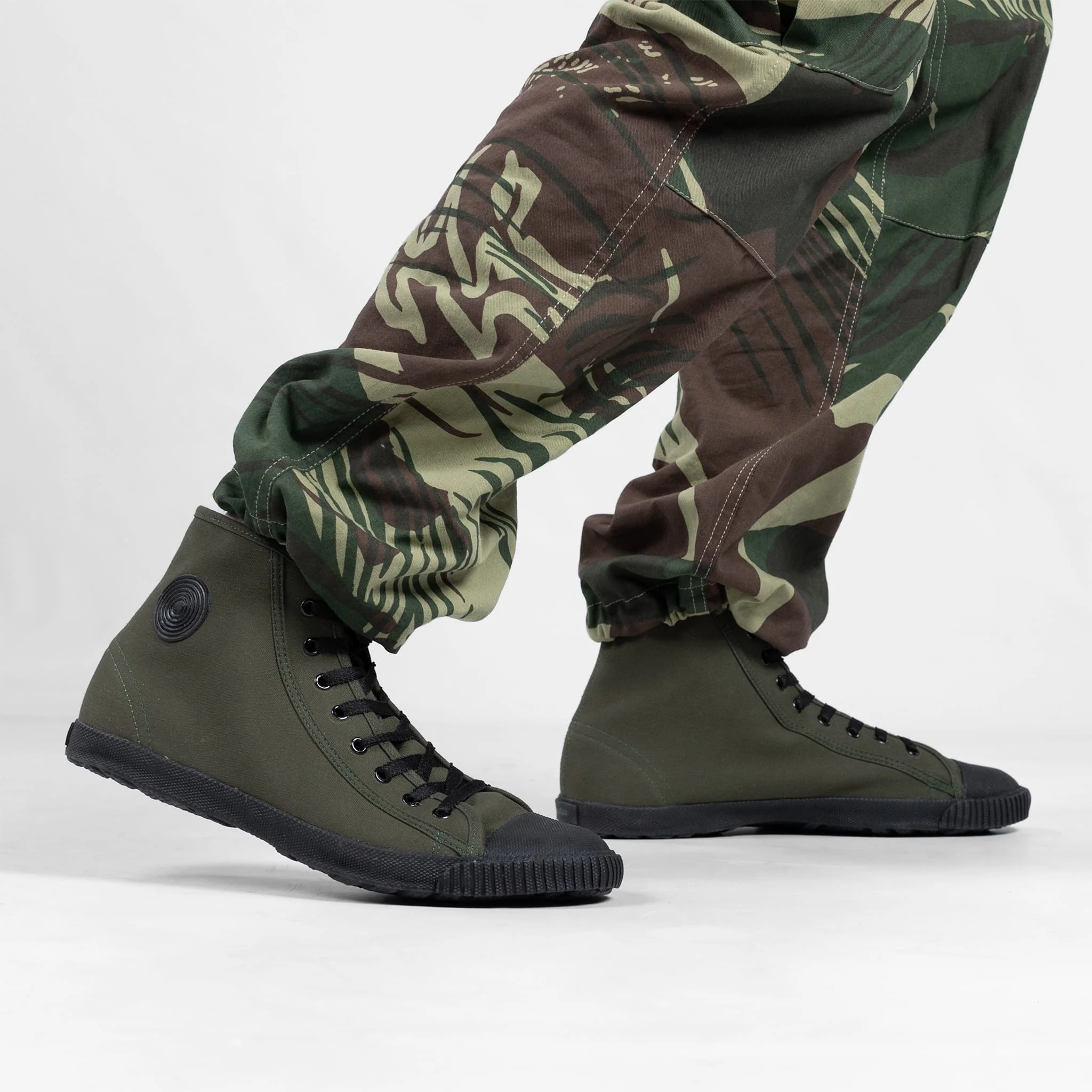 South African Bata 'Takkie' Hockey Sneakers - Image 9